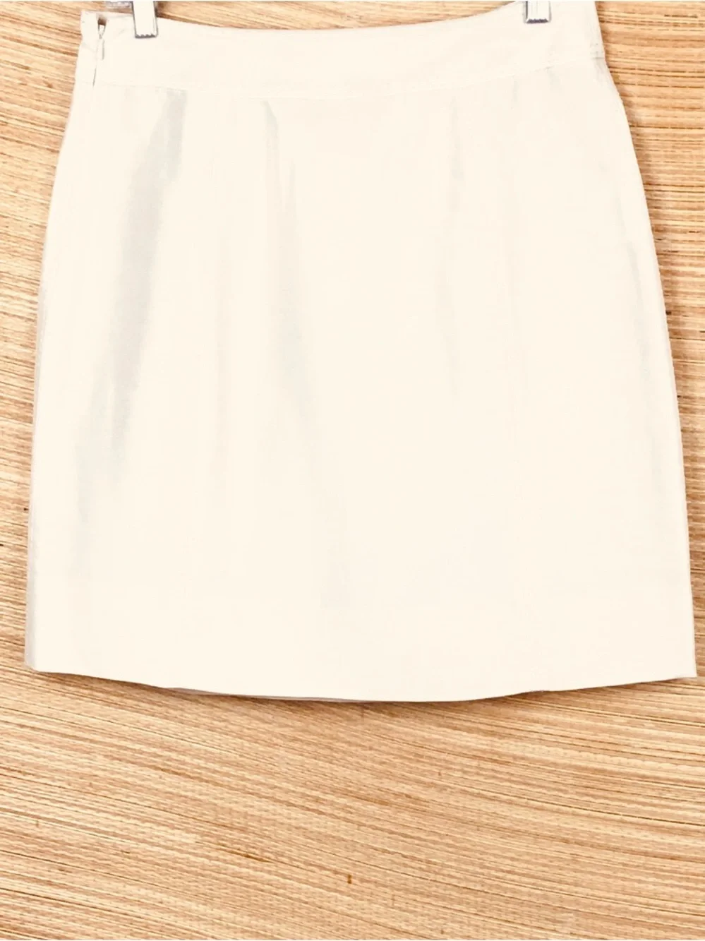 Tory Burch Cream 100% Silk Mini Skirt Gold Double T Logo Buckle Size 2